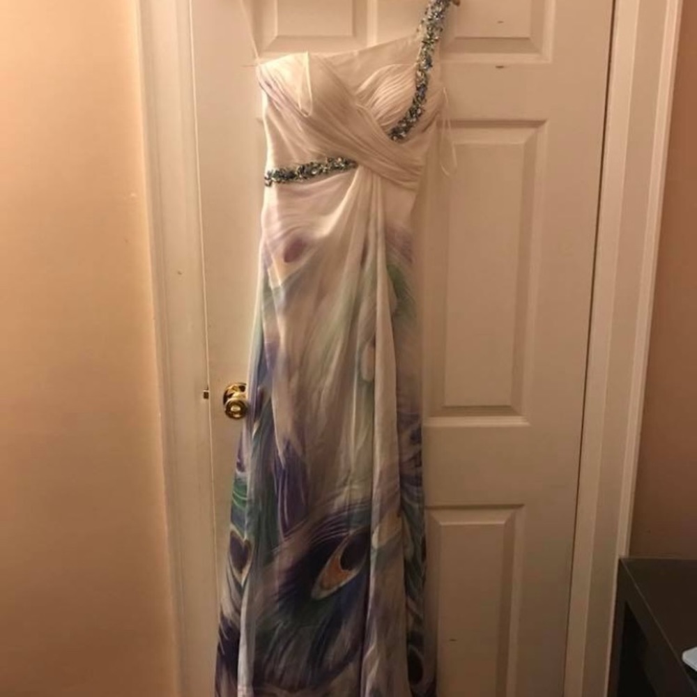 *MADELINE BOUTIQUE* prom dress